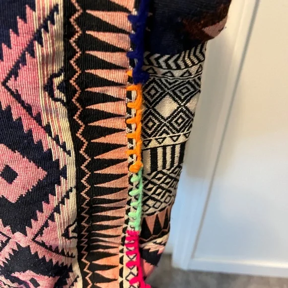 Street Level Multicolor Patterned Tote Bag - Picture 4 of 12